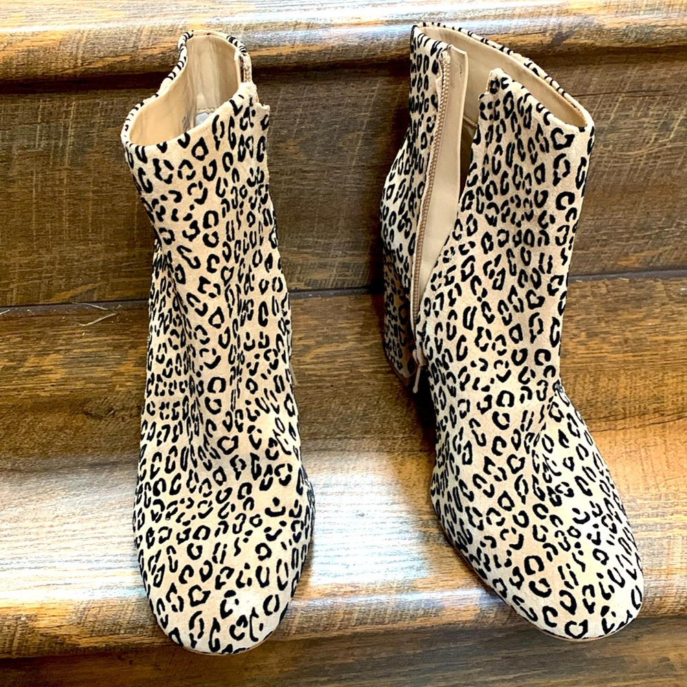 GIANNI BINI cheetah print 4” heel bootie.